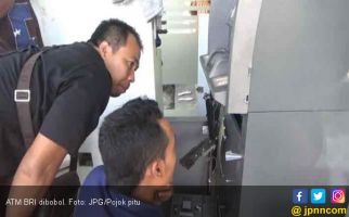 Dooor! Polisi Tembak Leher Pembobol ATM - JPNN.com