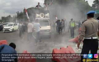 Unjuk Rasa di Depan Istana Tolak Cak Imin Cawapres, Panas! - JPNN.com