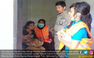 Wanita Tanpa Celana Dalam Masuk Rumah Kepala Kantor Kemenag - JPNN.com