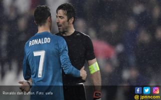 Liga Champions: Buffon Dapat Kaus Ronaldo - JPNN.com