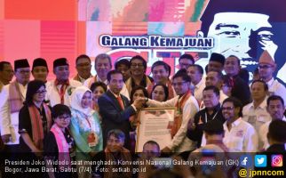 Maaf, Pak Jokowi Salah Pilih Kostum untuk Acara Relawan - JPNN.com