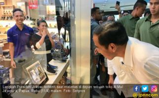 Langkah Jokowi Terhenti Melihat Fotonya Terpajang di Toko - JPNN.com