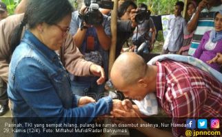 Detik-detik Mengharukan Parinah Tiba di Rumah - JPNN.com