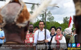 Jokowi Diberi Gelar Kambepit, Panglima Perang Asmat - JPNN.com