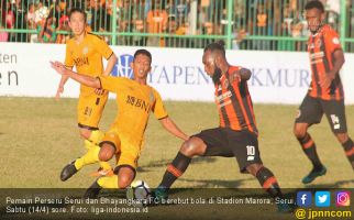 Perseru vs Bhayangkara FC: Simon Tuding Wasit Tak Adil - JPNN.com