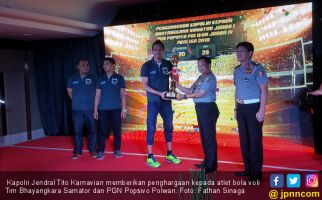 Kapolri Beri Penghargaan kepada Tim Bola Voli - JPNN.com