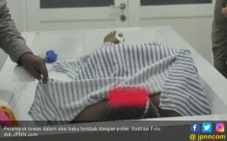 Detik-detik Baku Tembak Polisi vs Perampok Uang Sekarung - JPNN.com