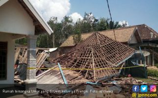 Frengki Tewas Ditusuk, Keluarga Balas Hancurkan Rumah Pelaku - JPNN.com