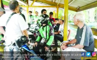Mau Angkut Penumpang, Driver Cantik Go-Jek Ditampar Opang - JPNN.com