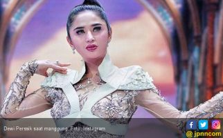 Ketahuan Mencuri, Asisten Dewi Perssik Langsung Dipecat - JPNN.com