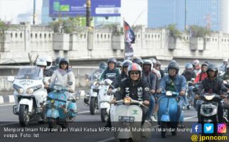 Ikut Sunmori, Menpora - Cak Imin Keliling Jakarta Naik Vespa - JPNN.com