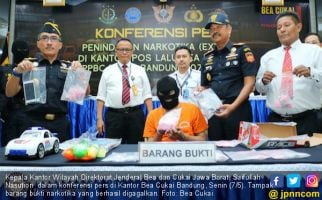 Bea Cukai Bandung Gagalkan Penyelundupan 1.953 Butir Ekstasi - JPNN.com