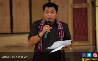Lasarus Minta Aliran Listrik Bisa Sampai Daerah Perbatasan Indonesia-Malaysia - JPNN.com