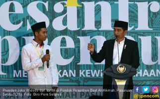 Luncurkan Ummart, Jokowi Puji Business Feeling Santri - JPNN.com