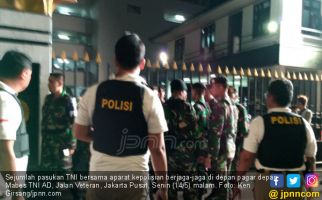 Keluarga Penabrak Pagar Mabes TNI Dibawa ke Polres Jakpus - JPNN.com