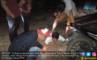 Detik-Detik Polisi Melakukan Penangkapan, Ini Fotonya - JPNN.com