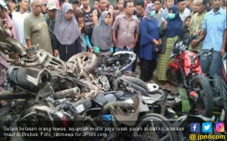 Kecelakaan Maut Brebes: 12 Tewas, Belasan Motor Rusak - JPNN.com