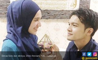 Begini Cara Dhini Aminarti dan Dimas Seto Hadapi Masalah Rumah Tangga Setelah 12 Tahun Menikah - JPNN.com