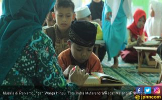 Musala di Perkampungan Warga Hindu - JPNN.com