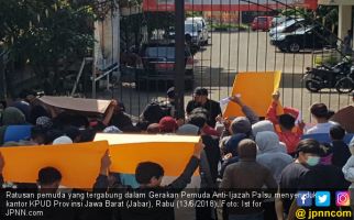 Massa Menyeruduk Kantor KPUD Jabar, Nih Tuntutannya - JPNN.com