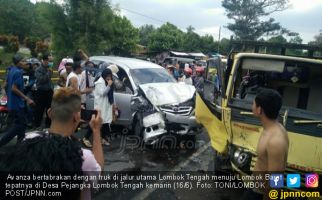 Braaak! Avanza Langsung Remuk - JPNN.com