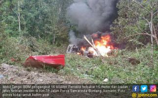 Mobil Tanki Pertalite Terguling dan Terbakar di Samarinda - JPNN.com