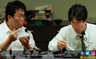 Korupsi Waktu, Pegawai Negeri Dihukum Potong Gaji - JPNN.com