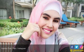 Khawatir Tinggalkan Anak Selama Umrah, Kartika Putri Pasang Ini - JPNN.com