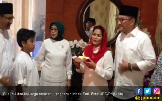 Sambil Menunggu Hasil Penghitungan, Mbak Puti Rayakan Ultah - JPNN.com