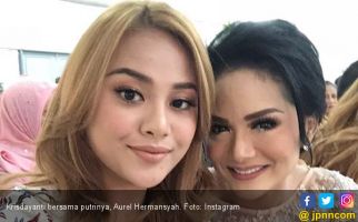 Komentari Unggahan Krisdayanti di Instagram, Aurel: WhatsApp Aku Enggak Dibalas-balas - JPNN.com
