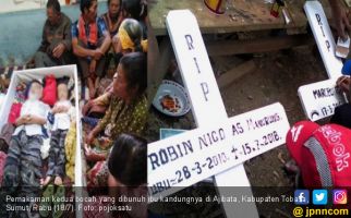 Isak Tangis Iringi Pemakaman Dua Bocah yang Dibunuh Sang Ibu - JPNN.com