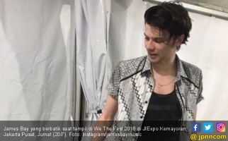 James Bay Pakai Batik untuk We The Fest 2018 - JPNN.com