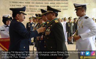 Lima Perwira Tinggi TNI Terima Bintang Dharma - JPNN.com