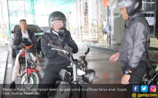 Naik Motor Modifikasi, Menaker Hanif Tampil Keren ke Kantor - JPNN.com