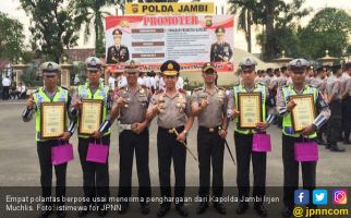 Bantu Warga Bawa Jenazah, Empat Polantas Jambi Dapat Reward - JPNN.com
