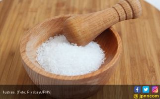 Mitos atau Fakta? Minum Air Garam Baik Untuk Kesehatan - JPNN.com