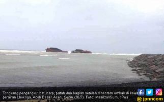 Tongkang Dihantam Ombak, 70 Ribu Ton Batubara Tumpah ke Laut - JPNN.com