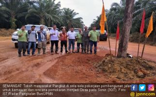 Pemkab Cuek, Warga Patungan Bangun Jalan Senilai Rp 40 M - JPNN.com