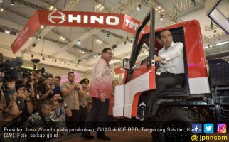 Jokowi Beber Tantangan Industri Otomotif ke Depan - JPNN.com