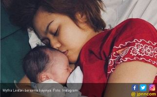 Lewat Operasi, Mytha Lestari Lahirkan Anak Pertama - JPNN.com
