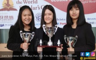Angkat Isu Alien, Tiga Pelajar Indonesia Juara Dunia Debat - JPNN.com