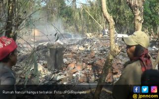 Kakek Sedang Tidur Saat Rumahnya Hangus Terbakar - JPNN.com