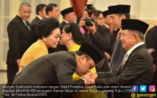 Jadi Menteri, Syafruddin Cium Tangan Pak JK dan Bu Mega - JPNN.com