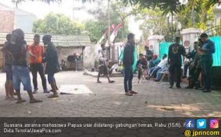 Detik-detik Massa Geruduk Asrama Mahasiswa Papua, Panas! - JPNN.com
