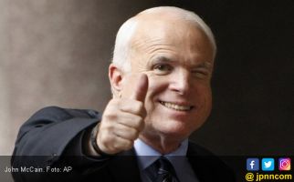 Pesan Terakhir John McCain: Jangan Undang Trump! - JPNN.com