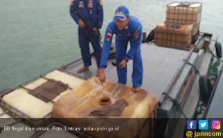 Kapal Bermuatan 10 Ton BBM Ilegal Diamankan Polair Kepri - JPNN.com