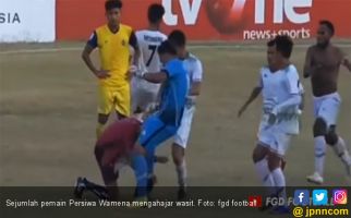 Pelatih Persiwa Wamena Anggap Keputusan Wasit Rozak Aneh - JPNN.com