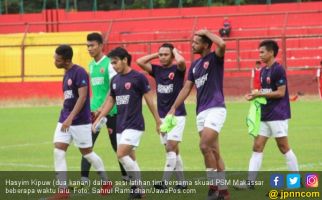 Hasyim Kipuw Dipastikan Absen Lawan Sriwijaya FC - JPNN.com
