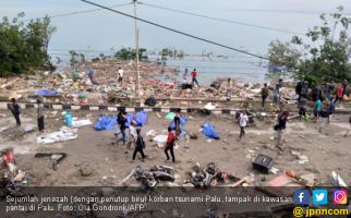 Jenazah Korban Tsunami Berserakan di Pantai Talise Palu - JPNN.com