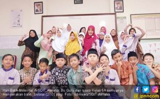 SDIT Almaka Ikut Peringati Hari Batik Nasional - JPNN.com